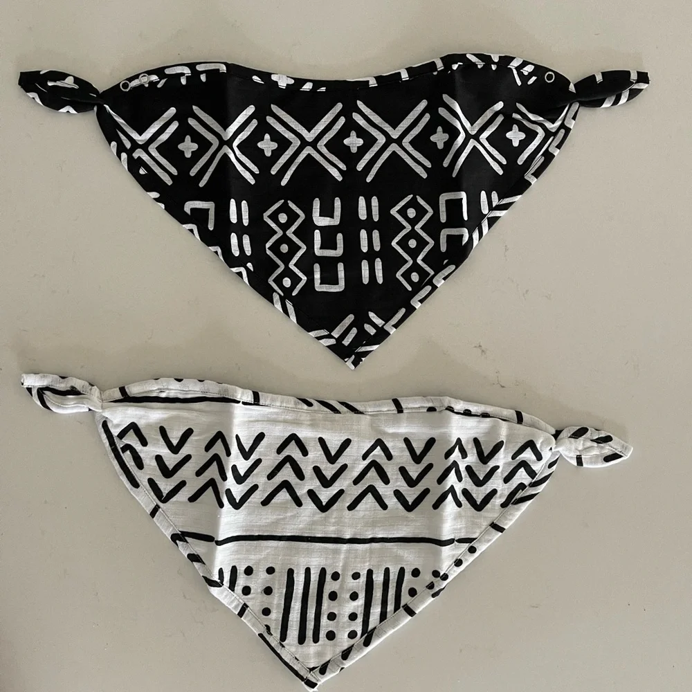 Set of 2 Spearmint Love Muslin Bandana Bibs – Black & White Mud Cloth Print NWOT